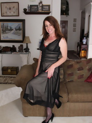 Hot American mature getting ready to please herself
