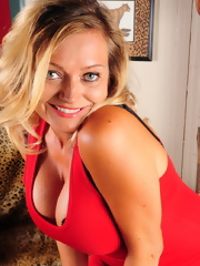 Hot American MILF showing off her goods