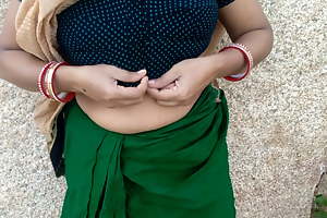 Sonali Randi Ne Khet Me Release Ke Beech Choot Me Fingering Kiya