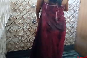 Indian Bhabi Sex In A Relieve oneself with Red Tawal (Localsex31)
