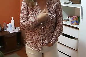 Colombian mature comes diggings stranger work very excited, shows retire from with an increment of touches herself, asks her to fuck a well-endowed youthful Latino