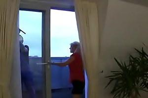 Young Windowcleaner Copulates hot Mom at Work