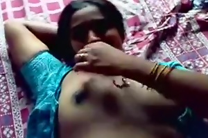 Gomti Nagar, Lucknow sex kaand. Crestfallen bhabhi all over unfledged saree plus half-top uncovering her heavy boobs plus haunches anent saree hiked up