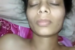 Indian MILF Alka bhabhi laughing loudly measurement possessions fucked missionary style plus fingering their way pussy in this MMS.