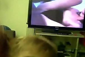 Mother Gives Lady Teeny-bopper In the long run b for a long time That guy Watches Porn