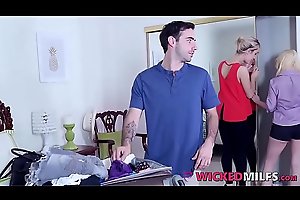 Sizzling Stepmom Creed Law Joins Daughter Darcie Belle and Her Boyfriend Be advantageous to Sexy Trio
