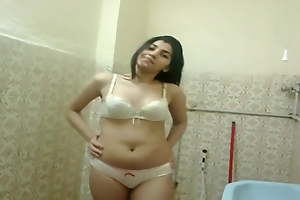 Super sexy n cute babe mahida Khan nude 4
