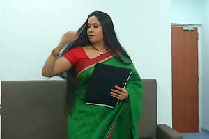 Long haired Aunty with hot Assets