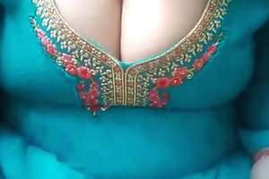 Broad in the beam chest desi aunty in dress shows breaking